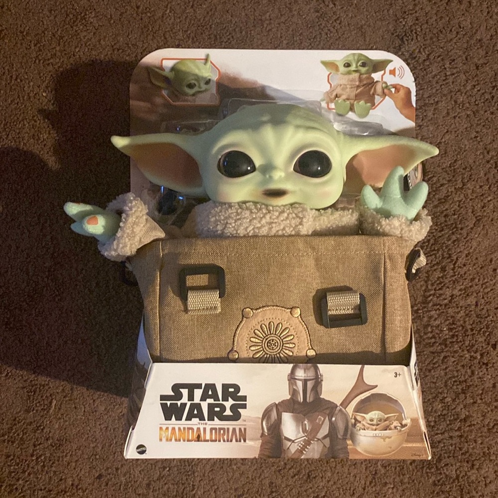 Star wars the mandalorian plush with accessory bag